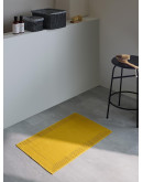 Коврик для ванной с фактурным бортиком цвета охры из коллекции essential, 50х80 см Коврик для ванной с фактурным бортиком цвета охры из коллекции essential, 50х80 см