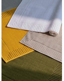 Коврик для ванной с фактурным бортиком цвета охры из коллекции essential, 50х80 см Коврик для ванной с фактурным бортиком цвета охры из коллекции essential, 50х80 см